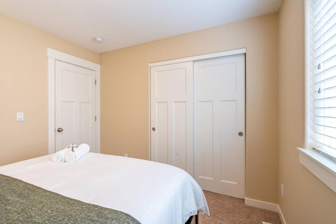 Modern Home, Four Bedrooms, King Beds Tigard Exterior foto